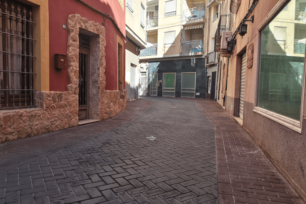 Ayuntamiento de Novelda 12-1024x683 Finalizan las obras de reconversión en plataforma única y preferencia peatonal del centro urbano 