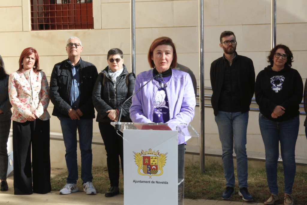 Ayuntamiento de Novelda 12-3-1024x683 Novelda declara su compromiso con una sociedad igualitaria en el 25N 