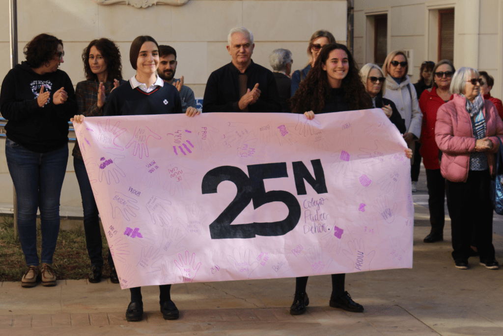 Ayuntamiento de Novelda 15-1-1024x683 Novelda declara el seu compromís amb una societat igualitària en el 25N 