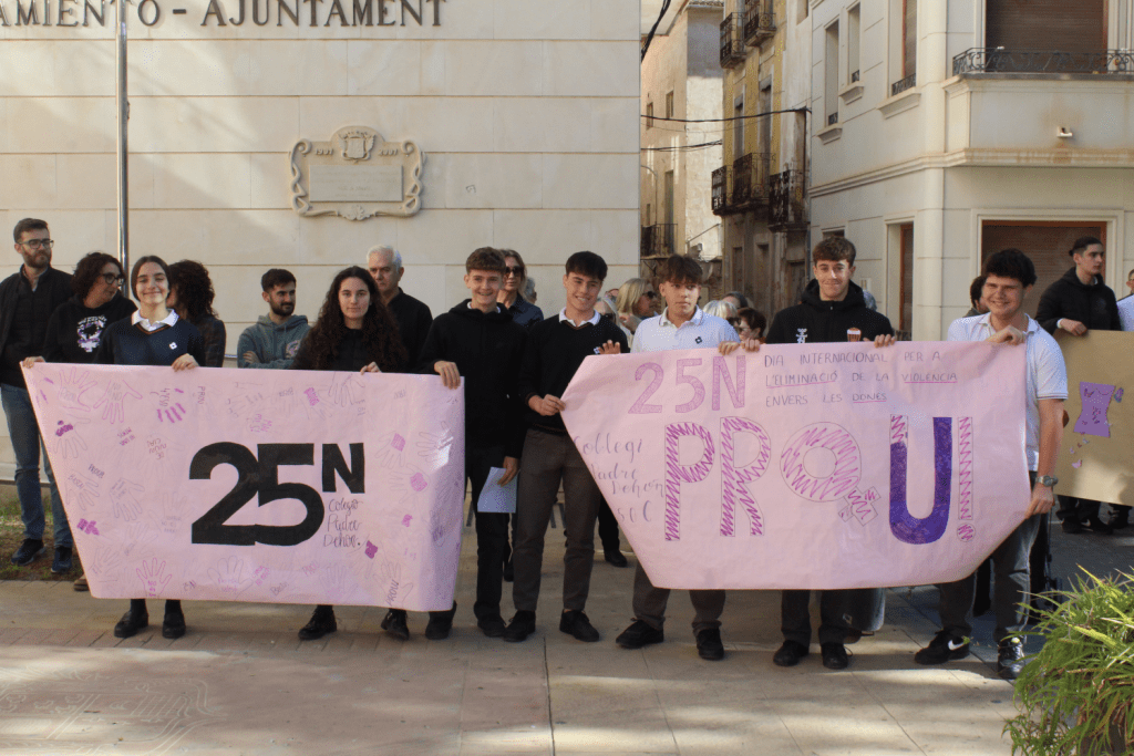 Ayuntamiento de Novelda 16-1-1024x683 Novelda declara el seu compromís amb una societat igualitària en el 25N 
