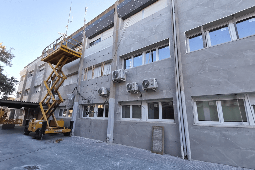 Ayuntamiento de Novelda 4-9-1024x683 Las obras de modernización de la sede de Policía Local entran en su recta final 