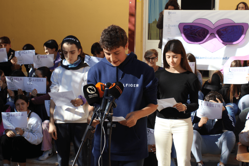 Ayuntamiento de Novelda 5-12-1024x683 El IES La Mola presenta “La Puerta Violeta”, un proyecto educativo frente a la violencia de género 