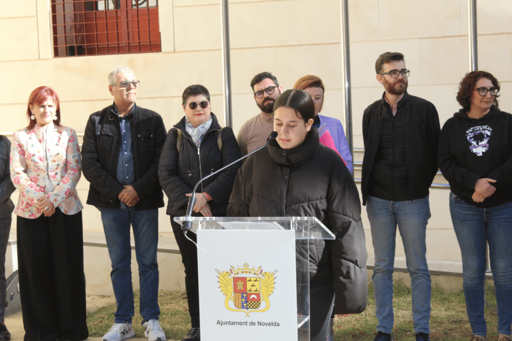 Ayuntamiento de Novelda 6-9-1024x683 Novelda declara su compromiso con una sociedad igualitaria en el 25N 