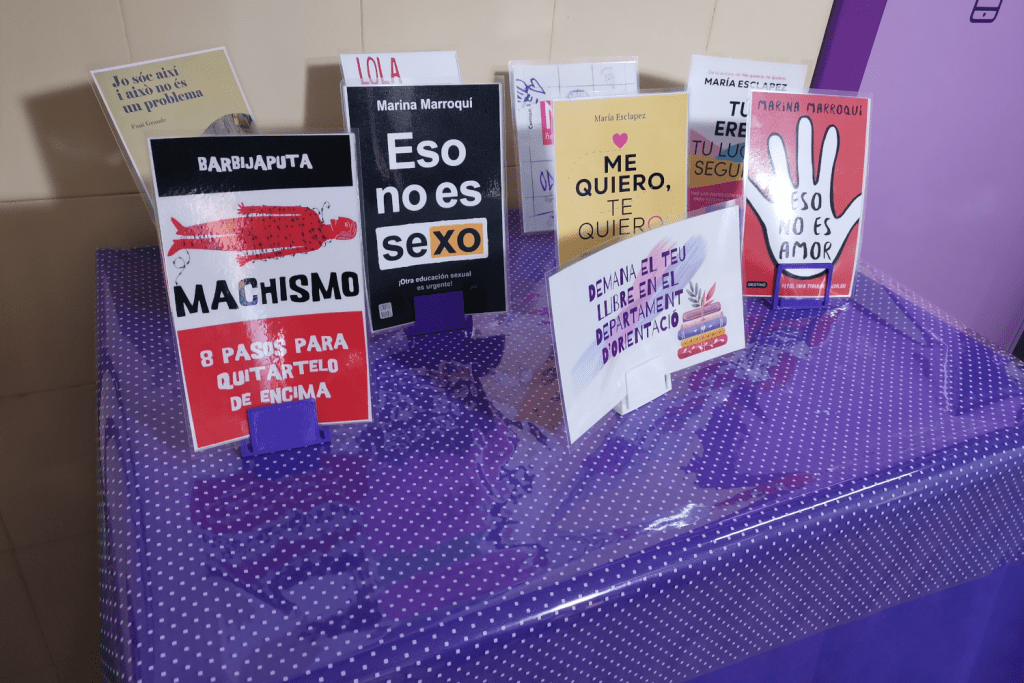 Ayuntamiento de Novelda 9-4-1024x683 L'IES La Mola presenta “La Porta Violeta”, un projecte educatiu enfront de la violència de gènere 