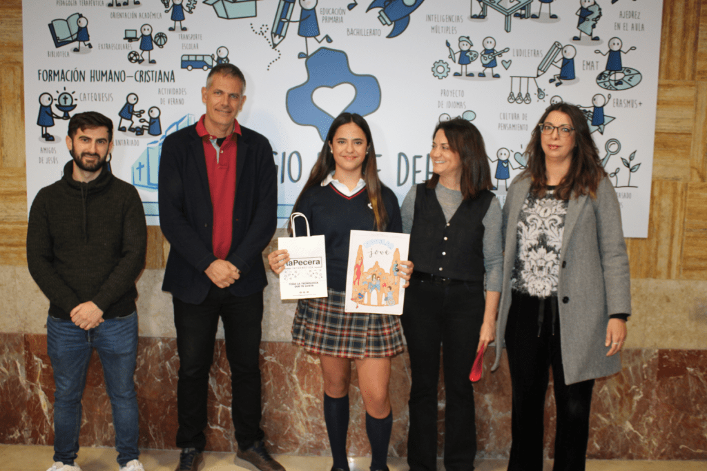 Ayuntamiento de Novelda 3-2-1024x683 Mireia Gómez Pomares vencedora del Concurs de Dibuix “Novelda Jove” 