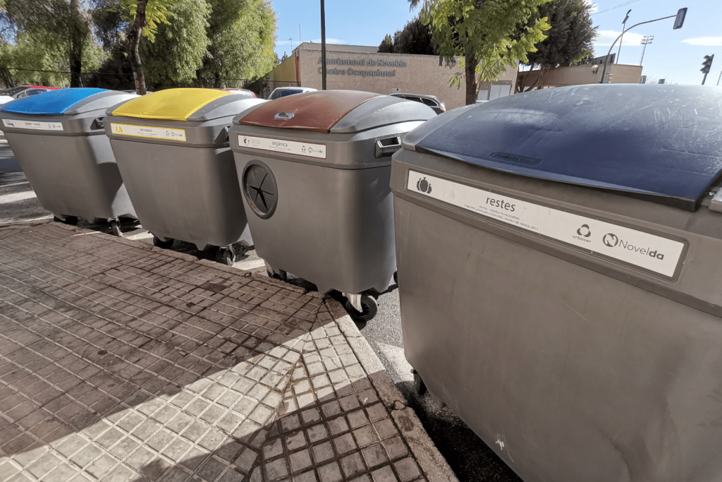 Ayuntamiento de Novelda Contenedor-4-1024x683 L'Ajuntament implanta el contenidor marró en el sector de la restauració 