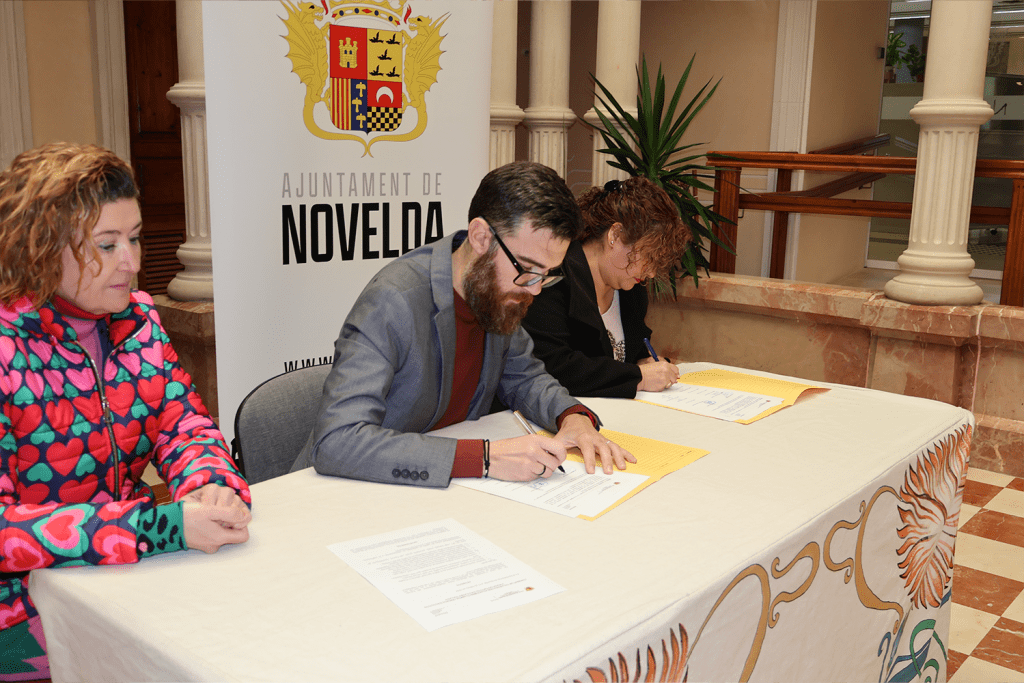Ayuntamiento de Novelda Convenio-AMPAS-2-1024x683 El Ayuntamiento y las AMPA’s firman el convenio de colaboración para la financiación de los Juegos Escolares 