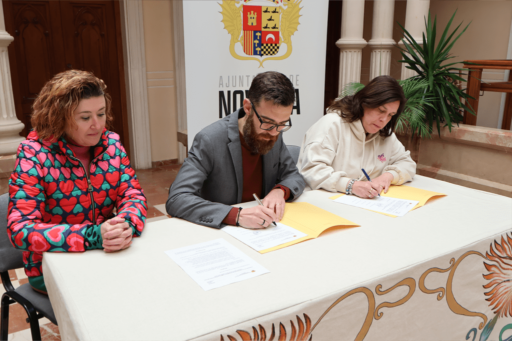 Ayuntamiento de Novelda Convenio-AMPAS-4-1024x683 El Ayuntamiento y las AMPA’s firman el convenio de colaboración para la financiación de los Juegos Escolares 