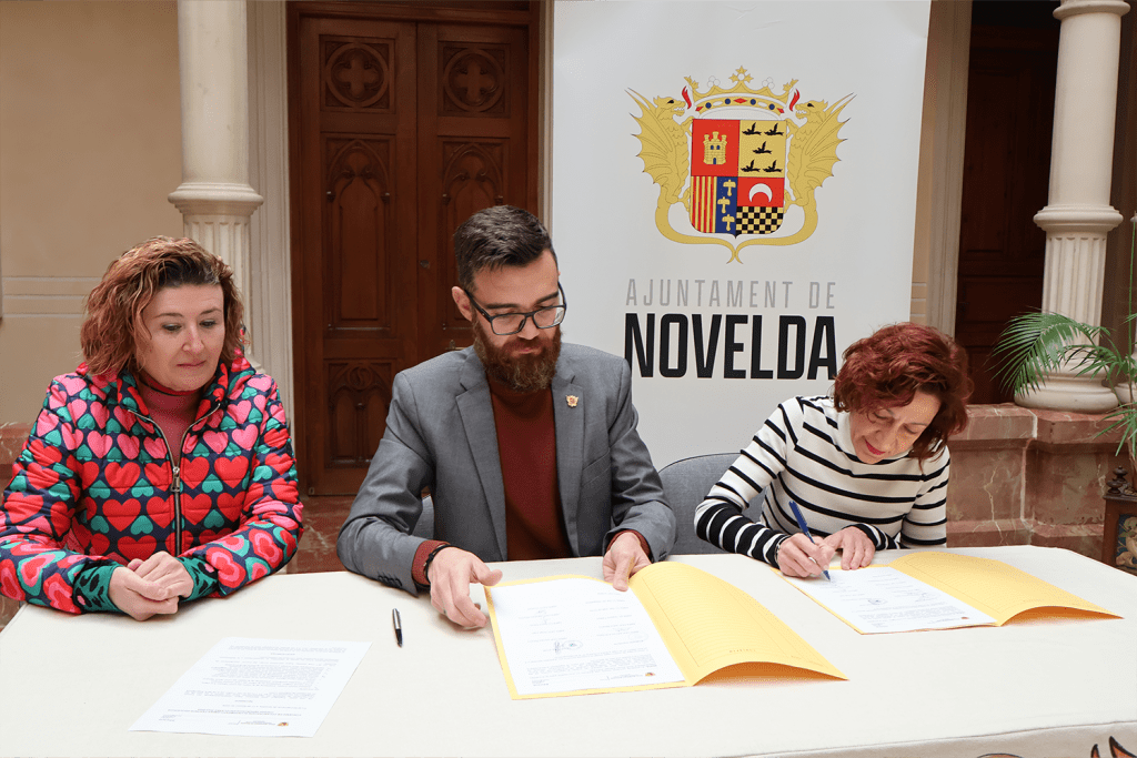 Ayuntamiento de Novelda Convenio-AMPAS-5-1024x683 El Ayuntamiento y las AMPA’s firman el convenio de colaboración para la financiación de los Juegos Escolares 