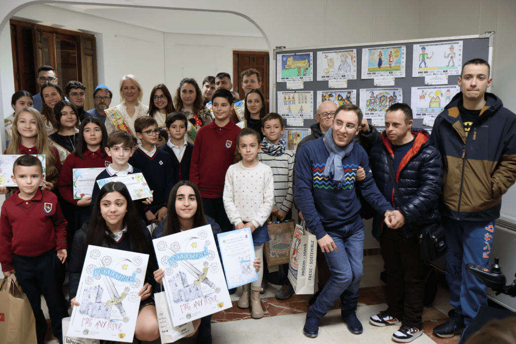 Ayuntamiento de Novelda Premios-dibujos-Moros-24-1024x683 El Gómez Tortosa acull l'exposició de dibuixos infantils de Moros i Cristians 