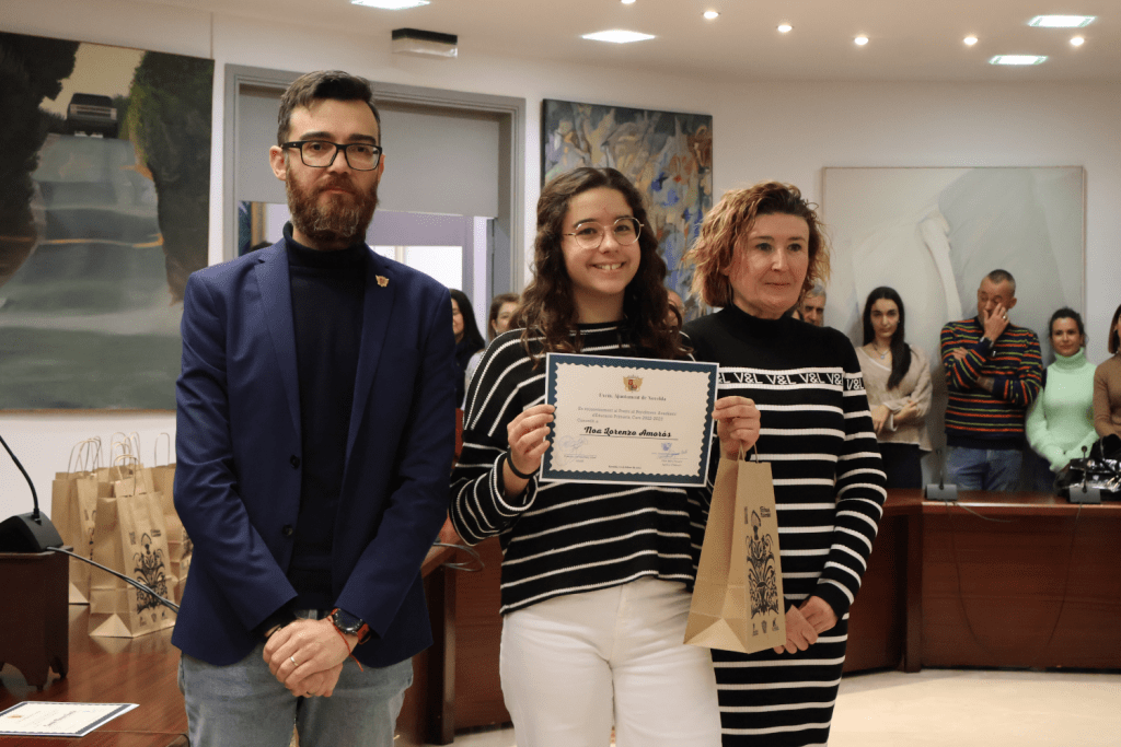 Ayuntamiento de Novelda Premios-rendimiento-academico-10-1024x683 L'Ajuntament reconeix a l'alumnat noveldense premiat per Generalitat pel seu rendiment acadèmic 