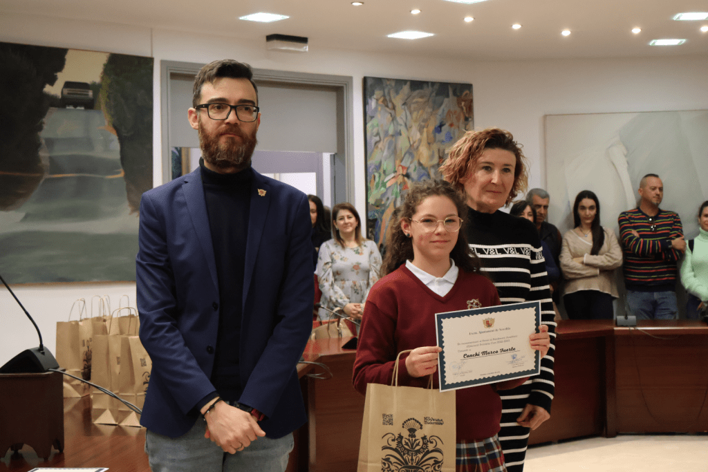 Ayuntamiento de Novelda Premios-rendimiento-academico-11-1024x683 L'Ajuntament reconeix a l'alumnat noveldense premiat per Generalitat pel seu rendiment acadèmic 