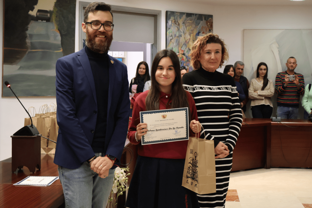 Ayuntamiento de Novelda Premios-rendimiento-academico-2-1024x683 L'Ajuntament reconeix a l'alumnat noveldense premiat per Generalitat pel seu rendiment acadèmic 