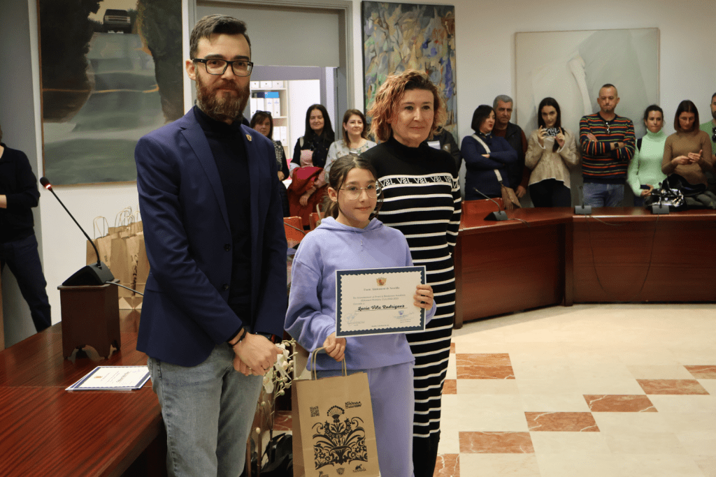 Ayuntamiento de Novelda Premios-rendimiento-academico-22-1024x683 L'Ajuntament reconeix a l'alumnat noveldense premiat per Generalitat pel seu rendiment acadèmic 