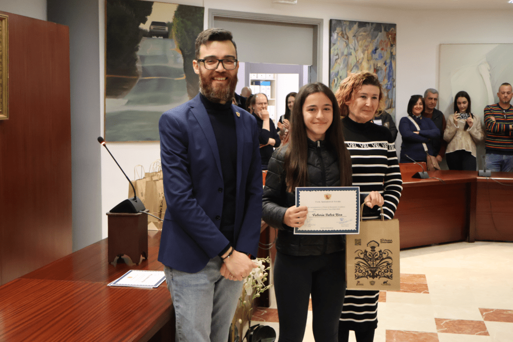 Ayuntamiento de Novelda Premios-rendimiento-academico-23-1024x683 L'Ajuntament reconeix a l'alumnat noveldense premiat per Generalitat pel seu rendiment acadèmic 