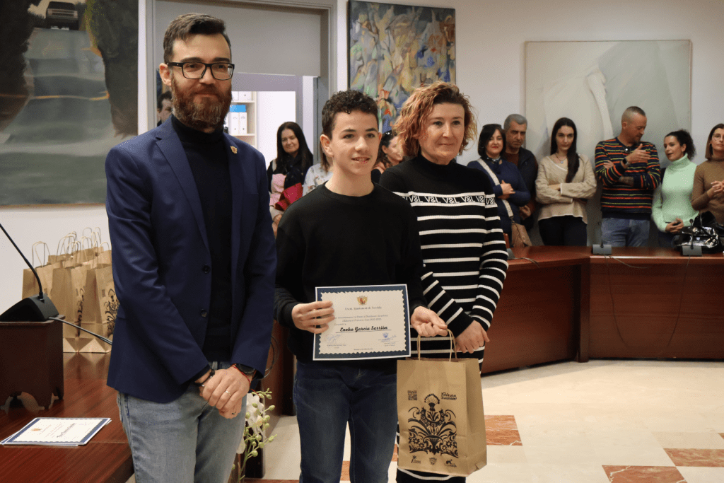Ayuntamiento de Novelda Premios-rendimiento-academico-25-1024x683 El Ayuntamiento reconoce al alumnado noveldense premiado por Generalitat por su rendimiento académico 