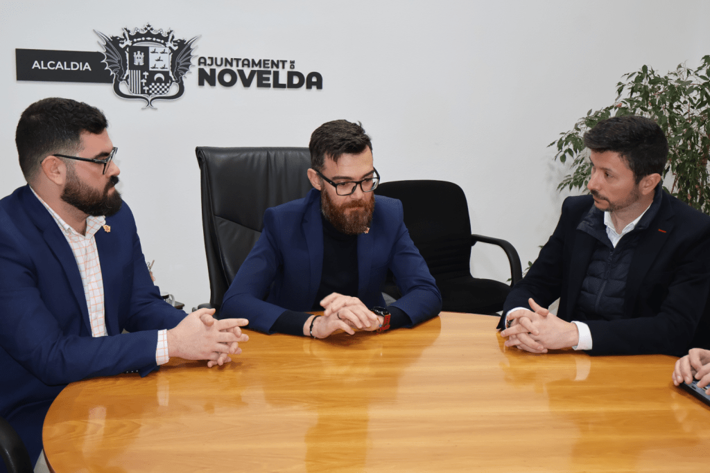 Ayuntamiento de Novelda Visita-diputado-3-1-1024x683 L'alcalde manté una reunió de treball amb el diputat provincial d'Innovació 