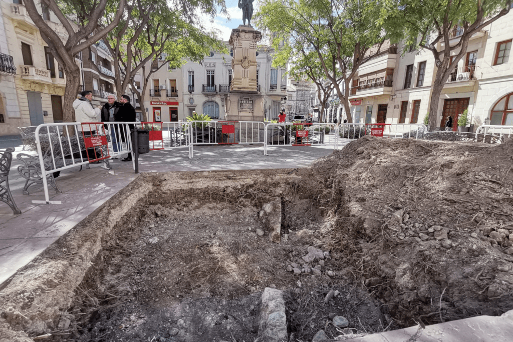 Ayuntamiento de Novelda Yacimiento-Plaça-Vella-2-1024x683 Patrimoni sol·licita autorització per a estudiar les restes arqueològiques trobades en la Plaça Vella 