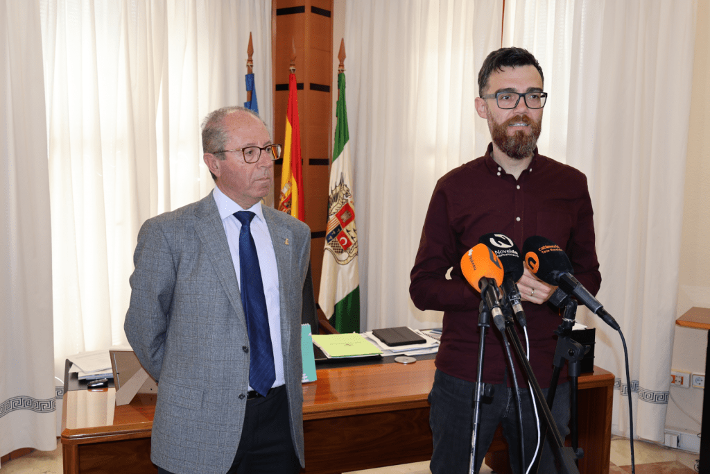 Ayuntamiento de Novelda Recepción-Junta-Directiva-5-1024x683 El alcalde recibe a la nueva junta directiva de la Asamblea Amistosa Literaria 