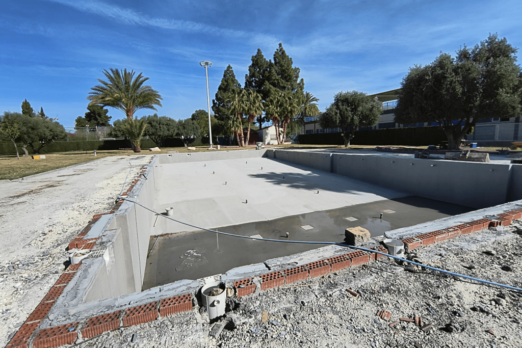 Ayuntamiento de Novelda Obras-piscinas-municipales-14-1024x683 Avanzan a buen ritmo las obras de modernización de las piscinas municipales 