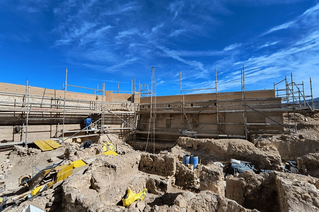 Ayuntamiento de Novelda Visita-obra-muralla-Castillo-8-1024x683 Avancen les obres de recuperació de la muralla nord del castell de La Mola 