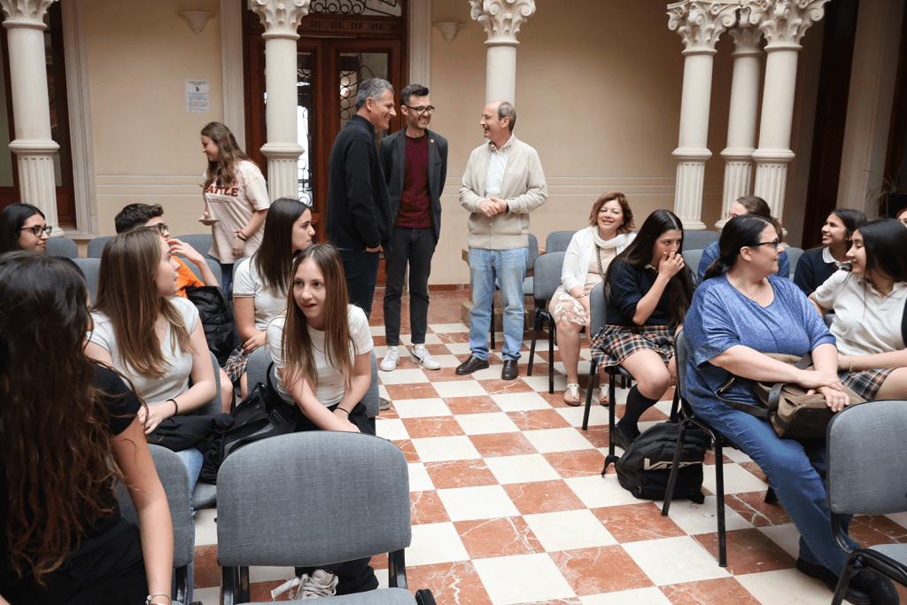 Ayuntamiento de Novelda recepcion-1024x683 Alumnos del Liceo Giuseppe Peano de Roma del Programa Proyecto Erasmus visitan Novelda 